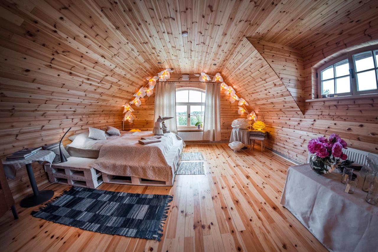 Handmade Latgola - Vairak Ka Vienkarsi "Naktsmitne" Līvāni Buitenkant foto